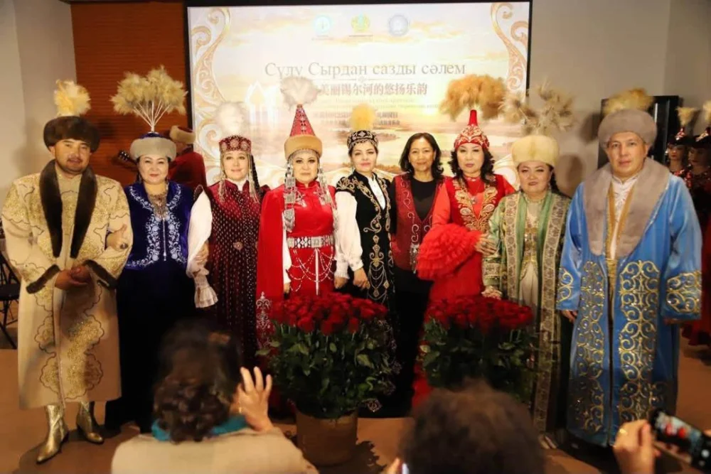 «Сұлу сырдан сазды сәлем»: Бейжің аспанында қазақ әні қалықтады — Фотосурет 11