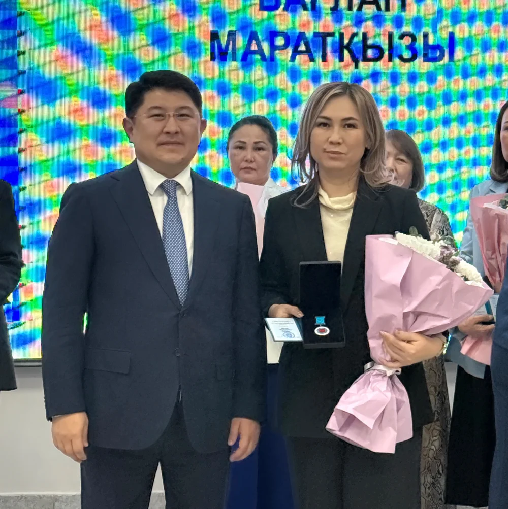 Республика күні қарсаңында Жамбыл облысының 35 медицина қызметкері марапатталды