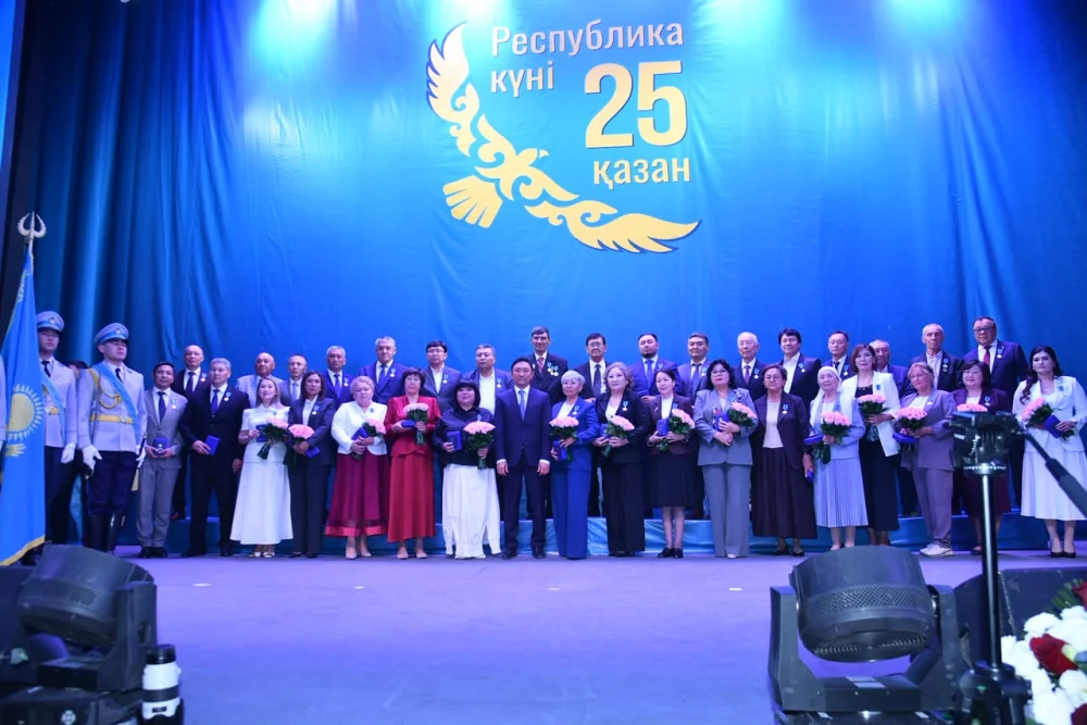 Атыраулық үкіметтік емес ұйым жетекшілері «Ерен еңбегі үшін» медалімен мараптталды — Фотосурет 1