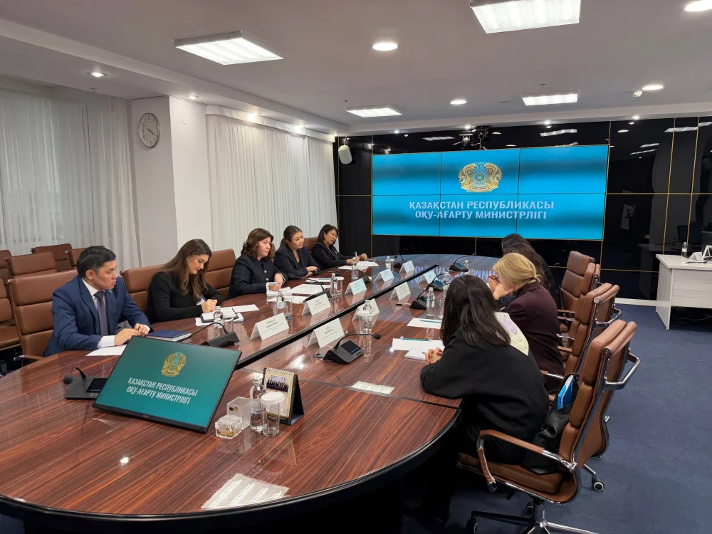 Оқу-ағарту министрі БҰҰ Бас хатшысының арнайы өкілімен кездесті — Фотосурет 5
