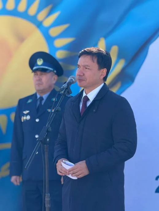 МЕМЛЕКЕТТІК ТУ КӨККЕ КӨТЕРІЛДІ — Фотосурет 1