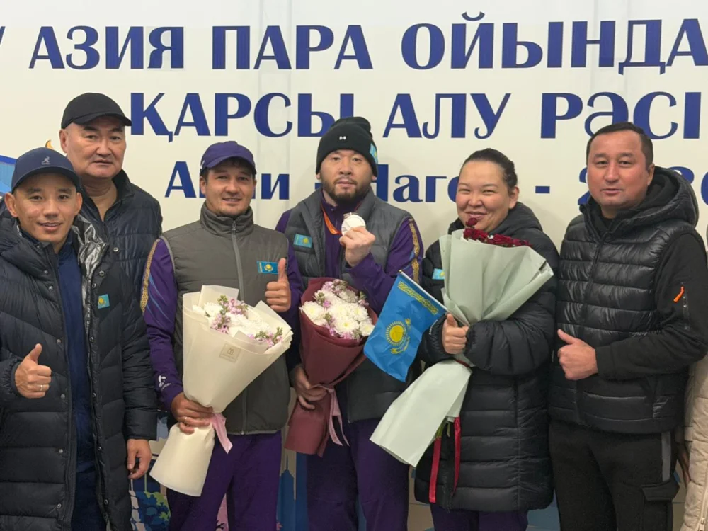Дастан Мұқашбеков Пара Азия ойындарының күміс жүлдесімен Қарағандыға оралды — Фотосурет 2