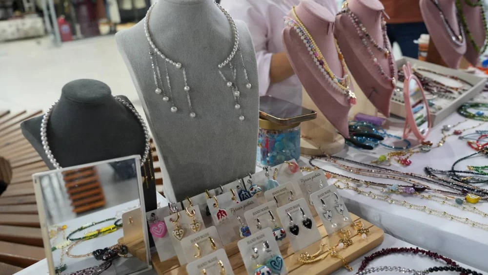 Ақтауда Республика күніне орай сүт өнімдері мен қолөнер бұйымдарының жәрмеңкелері өтуде — Фотосурет 6