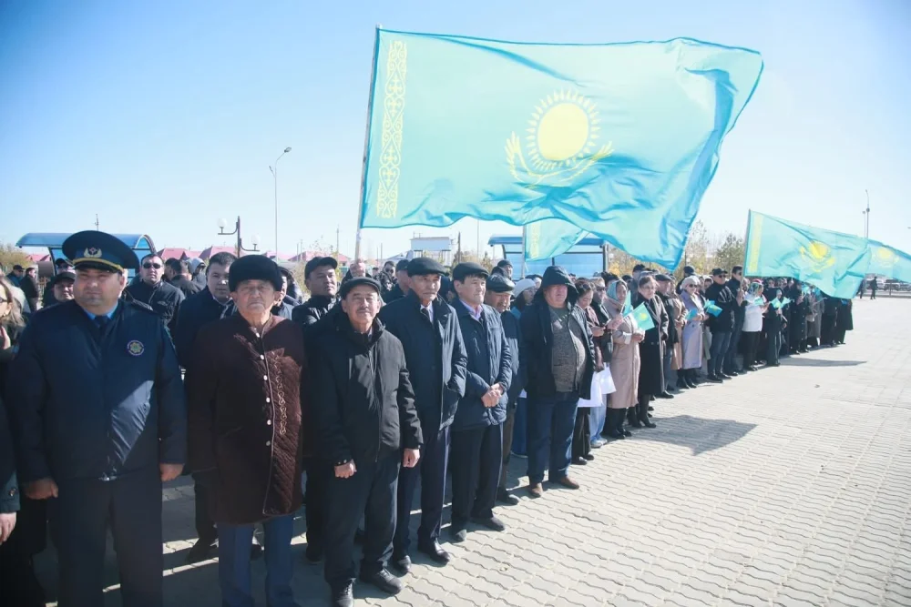 РЕСПУБЛИКА КҮНІ: МЕМЛЕКЕТТІК ТУ КӨТЕРУ РӘСІМІ ӨТТІ — Фотосурет 10