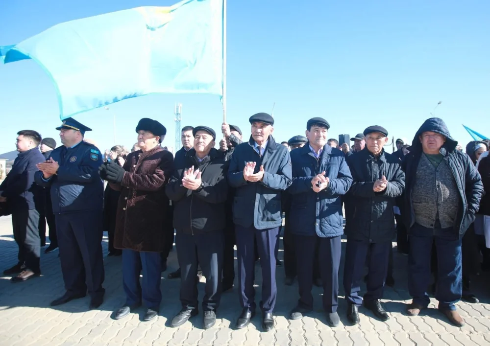 РЕСПУБЛИКА КҮНІ: МЕМЛЕКЕТТІК ТУ КӨТЕРУ РӘСІМІ ӨТТІ — Фотосурет 7
