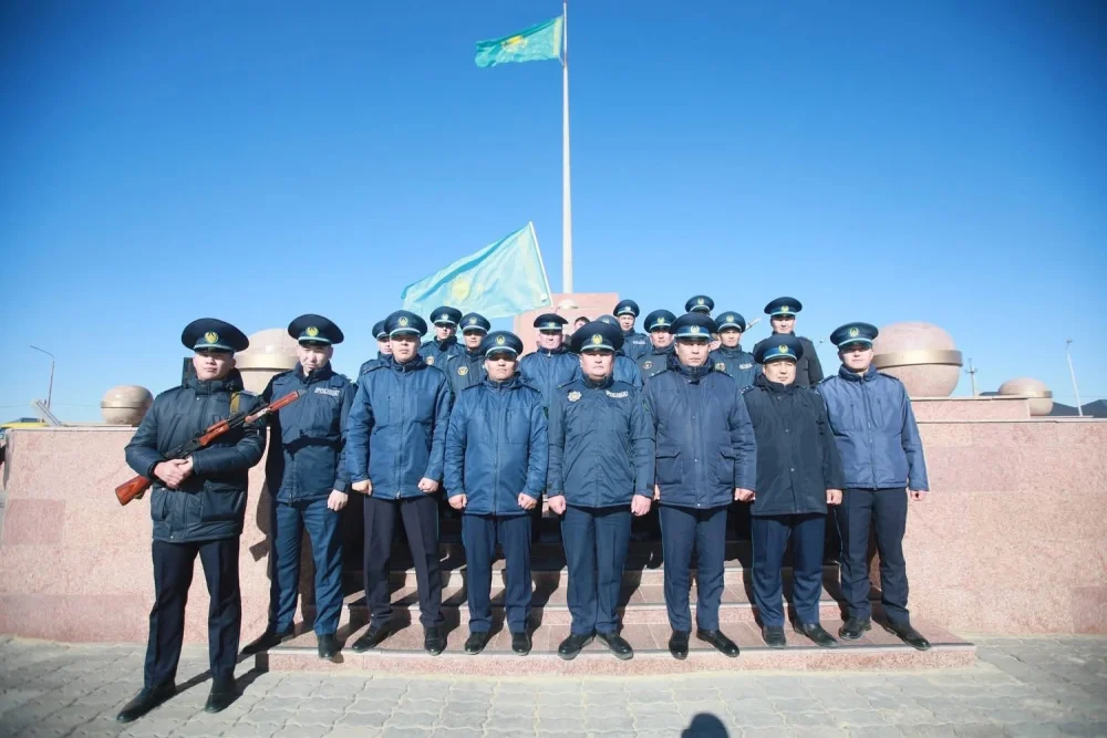 РЕСПУБЛИКА КҮНІ: МЕМЛЕКЕТТІК ТУ КӨТЕРУ РӘСІМІ ӨТТІ — Фотосурет 4