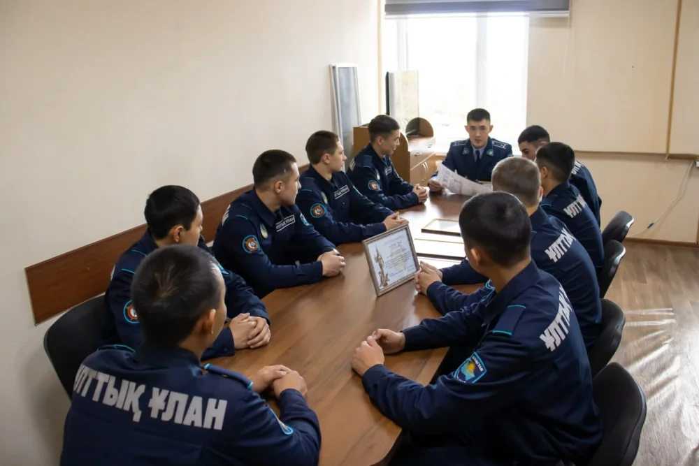Ұстаудан бастап тергеуге дейін: ШҚО әскери қызметшілері полиция жұмысымен танысты — Фотосурет 2