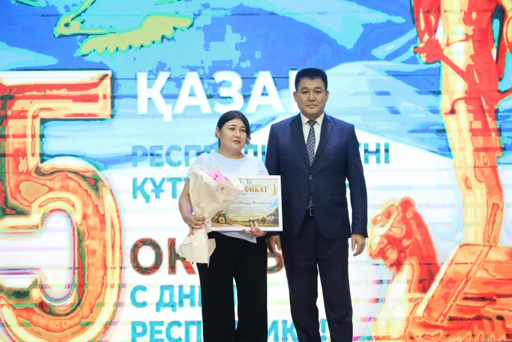 23 қазанда аудандық Мәдениет үйінде Республика күніне және Қазақстан Республикасы Тәуелсіздігінің 35 жылдығына арналған «Рухы биік Қазақстан!» атты салтанатты концерт өтті. — Фотосурет 13