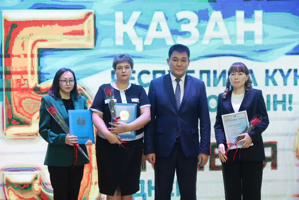23 қазанда аудандық Мәдениет үйінде Республика күніне және Қазақстан Республикасы Тәуелсіздігінің 35 жылдығына арналған «Рухы биік Қазақстан!» атты салтанатты концерт өтті. — Фотосурет 15