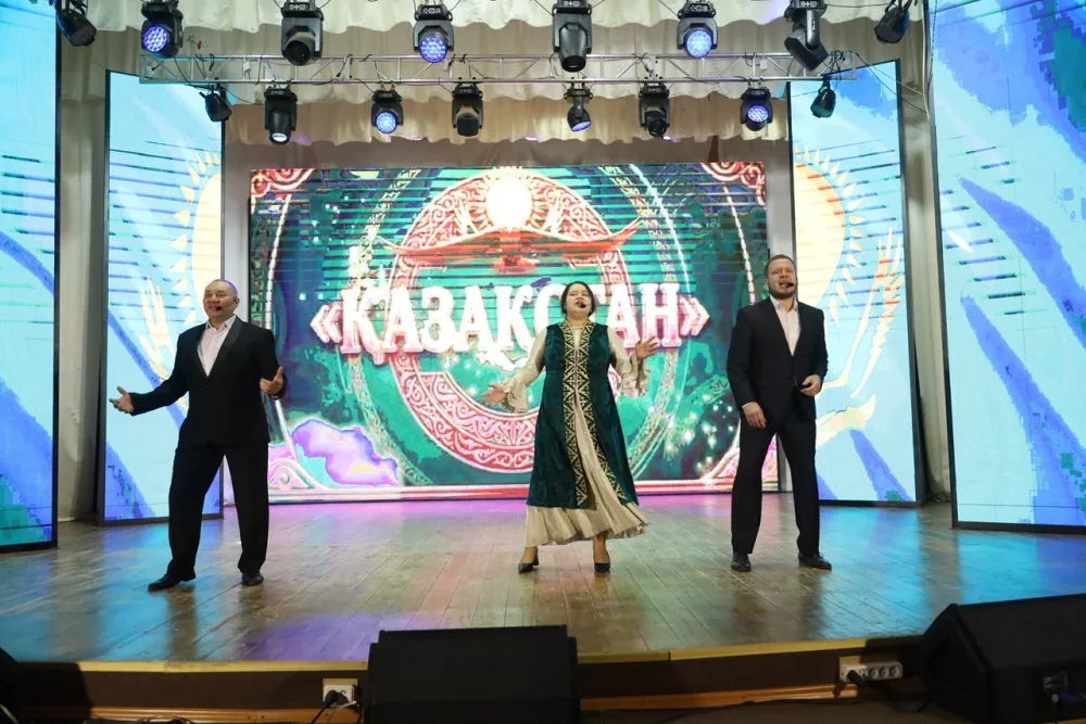 23 қазанда аудандық Мәдениет үйінде Республика күніне және Қазақстан Республикасы Тәуелсіздігінің 35 жылдығына арналған «Рухы биік Қазақстан!» атты салтанатты концерт өтті. — Фотосурет 7