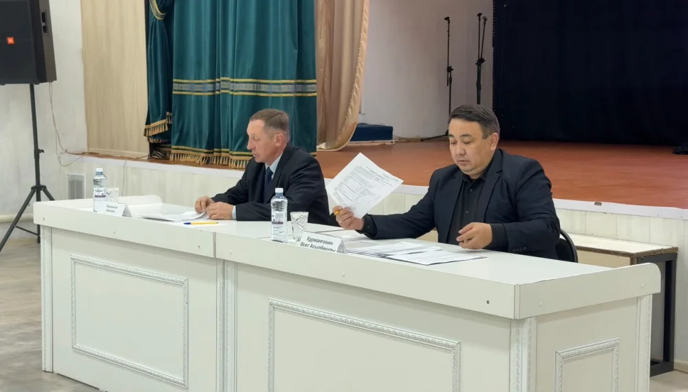 Аудан әкімі тұрғындармен есептік кездесулер өткізді — Фотосурет 3