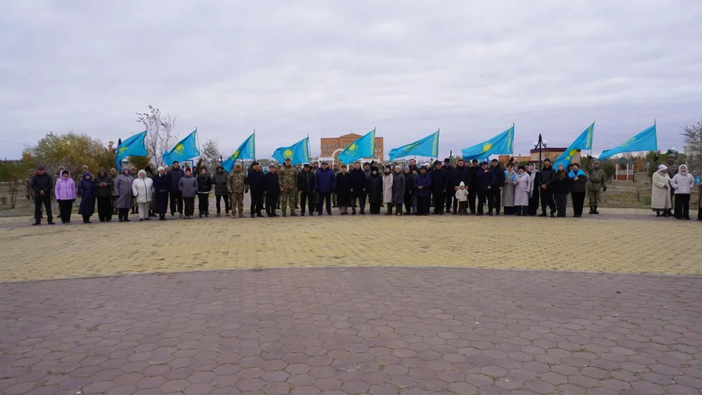 Целиноград ауданының әкімі Мемлекеттік ту көтеру рәсіміне қатысты — Фотосурет 3