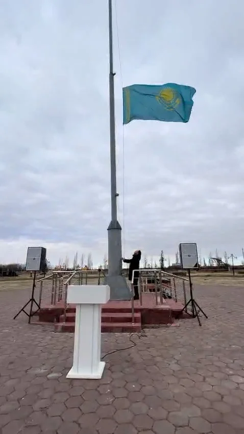 Целиноград ауданының әкімі Мемлекеттік ту көтеру рәсіміне қатысты — Фотосурет 4