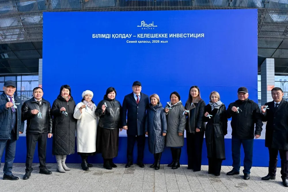 🚌 РЕСПУБЛИКА КҮНІ ҚАРСАҢЫНДА АҚСУАТ АУДАНЫНА ЖАҢА МЕКТЕП АВТОБУСЫ БӨЛІНДІ — Фотосурет 7