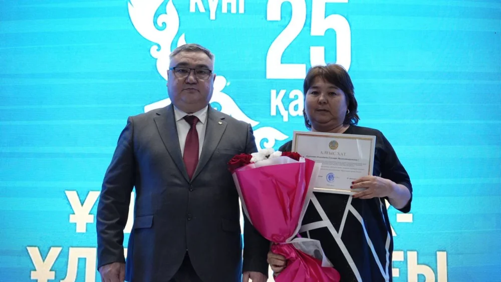ЖАҢАСЕМЕЙ АУДАНЫНДА РЕСПУБЛИКА КҮНІНЕ АРНАЛҒАН САЛТАНАТТЫ ЖИЫН ӨТТІ — Фотосурет 2