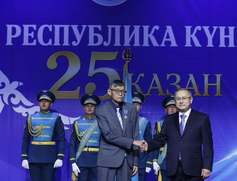 Республика күніне орай елуге жуық жетісулық мемлекеттік наградалармен марапатталды — Фотосурет 8