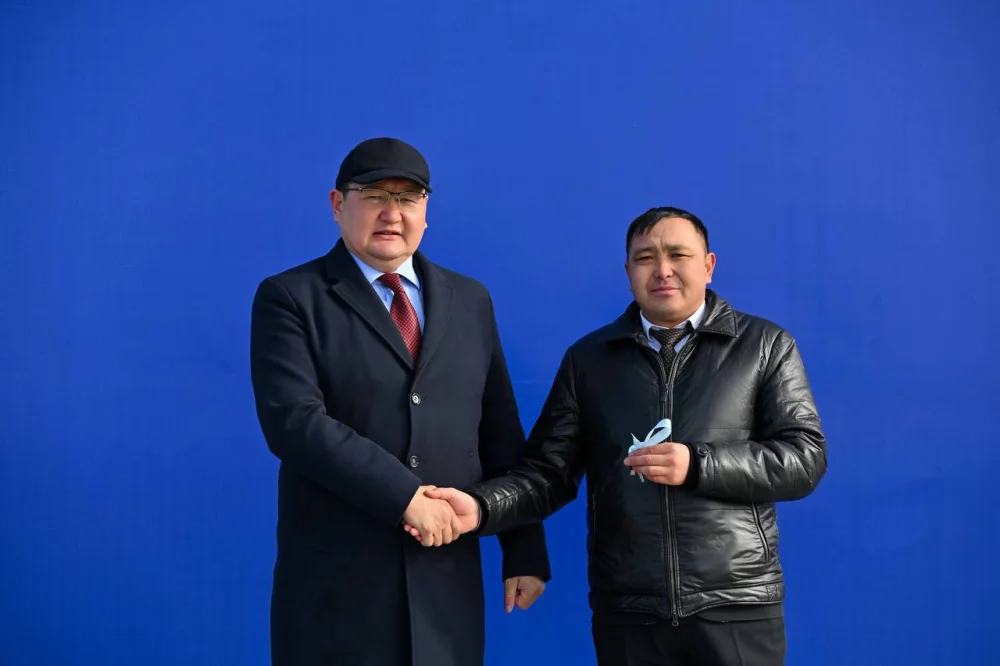 Жаңасемей ауданына жаңа мектеп автобусы табысталды — Фотосурет 1
