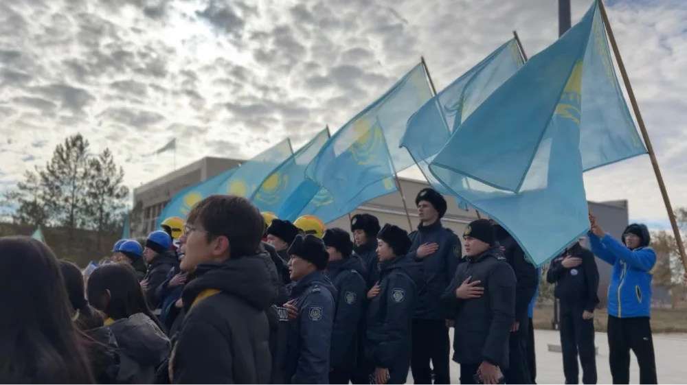 Шахтинск қаласында Қазақстан Республикасының Мемлекеттік Әнұраны салтанатты түрде орындалды — Фотосурет 4