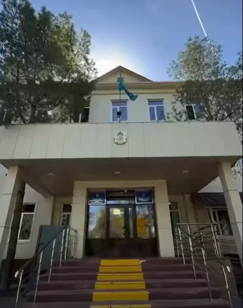 Әлеуметтік қорғау жүйесі қызметкерлерінің еңбегі туралы әңгімелеуді жалғастырамыз. Бұл жолы кейіпкеріміз – Талдықорған қаласында тұратын Ардақ Шарипова. Ол мүгедектігі бар балаларға үйде арнаулы әлеуметтік қызмет көрсету бөлімшесінде күтім жөніндегі әлеуметтік қызметкер болып жұмыс істейді.