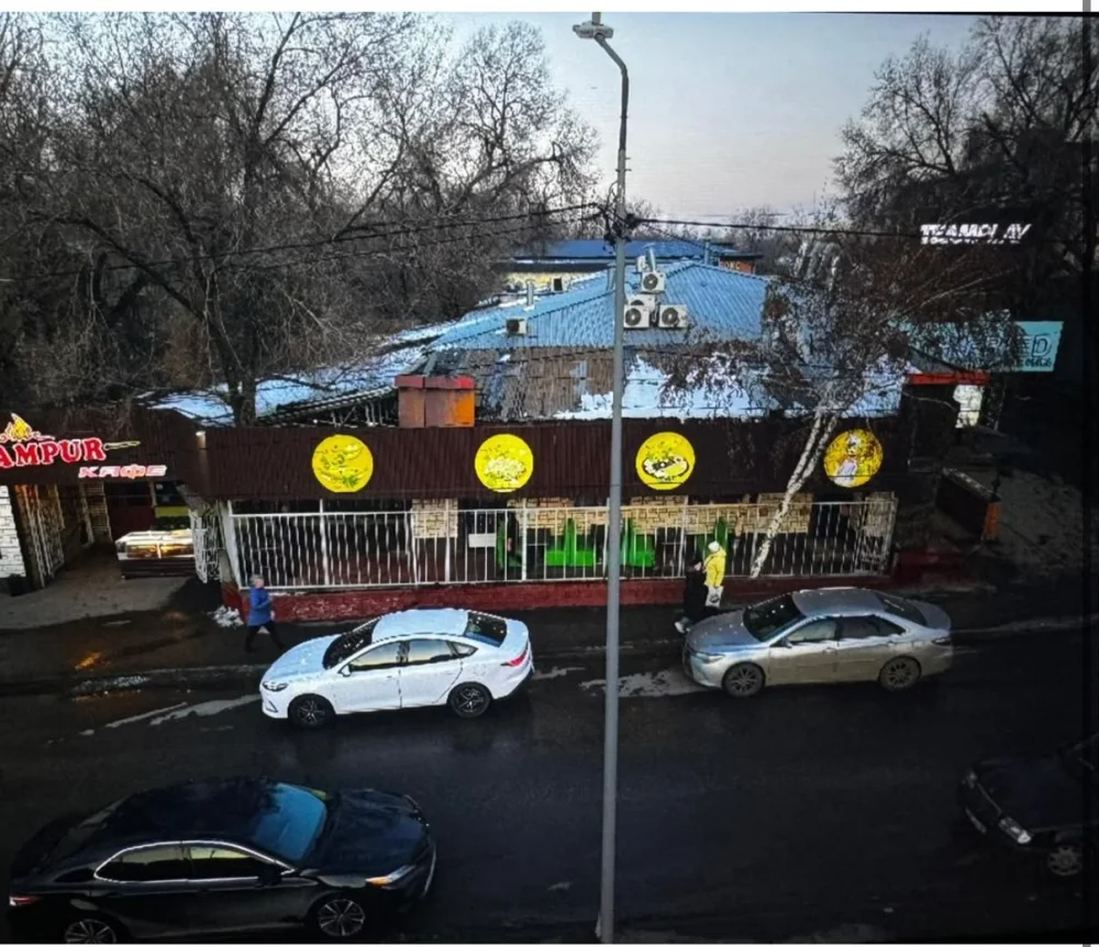 Алматыда тағы бір заңсыз салынған нысан сүріліп жатыр — Фотосурет 2