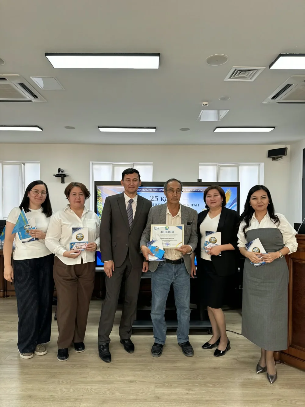 Республика күніне орай «Қазақша QUIZ» интеллектуалдық сайысы өтті! — Фотосурет 3