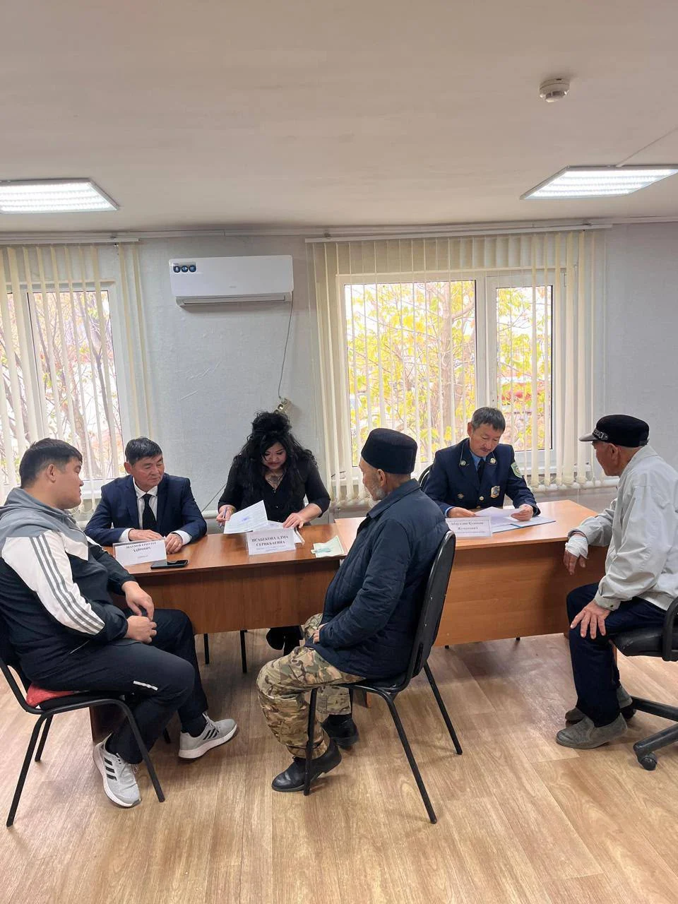 Жәнібек ауданының Жәнібек ауылындағы «Жәнібек ауылдық округі әкімі аппараты» мемлекеттік мекемесінің ғимаратында азаматтарға тегін құқықтық кеңес беру шарасы өтті.