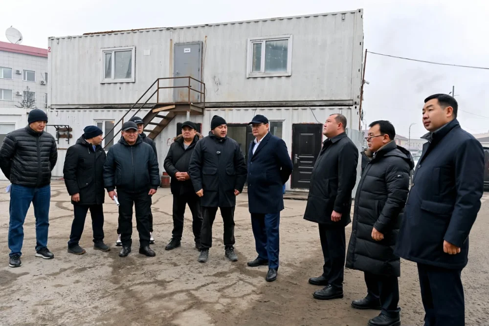 Облыс әкімі мердігерлерге Семей теміржол вокзалының құрылыс қарқынын арттыруды тапсырды — Фотосурет 2