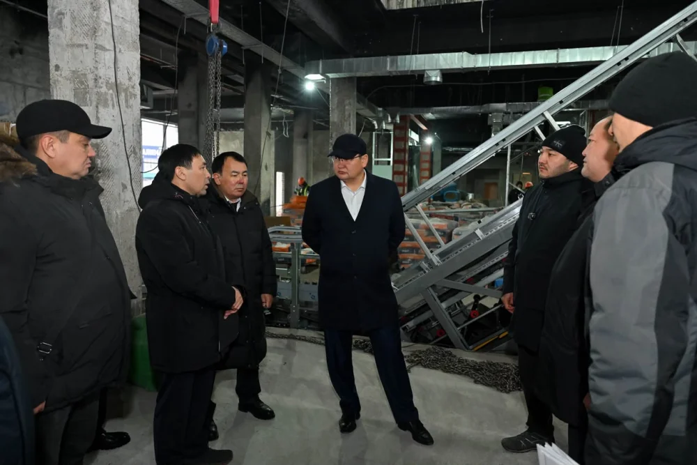 Облыс әкімі мердігерлерге Семей теміржол вокзалының құрылыс қарқынын арттыруды тапсырды — Фотосурет 8