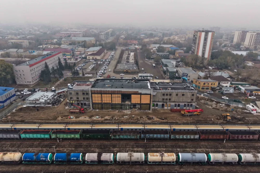 Облыс әкімі мердігерлерге Семей теміржол вокзалының құрылыс қарқынын арттыруды тапсырды — Фотосурет 7