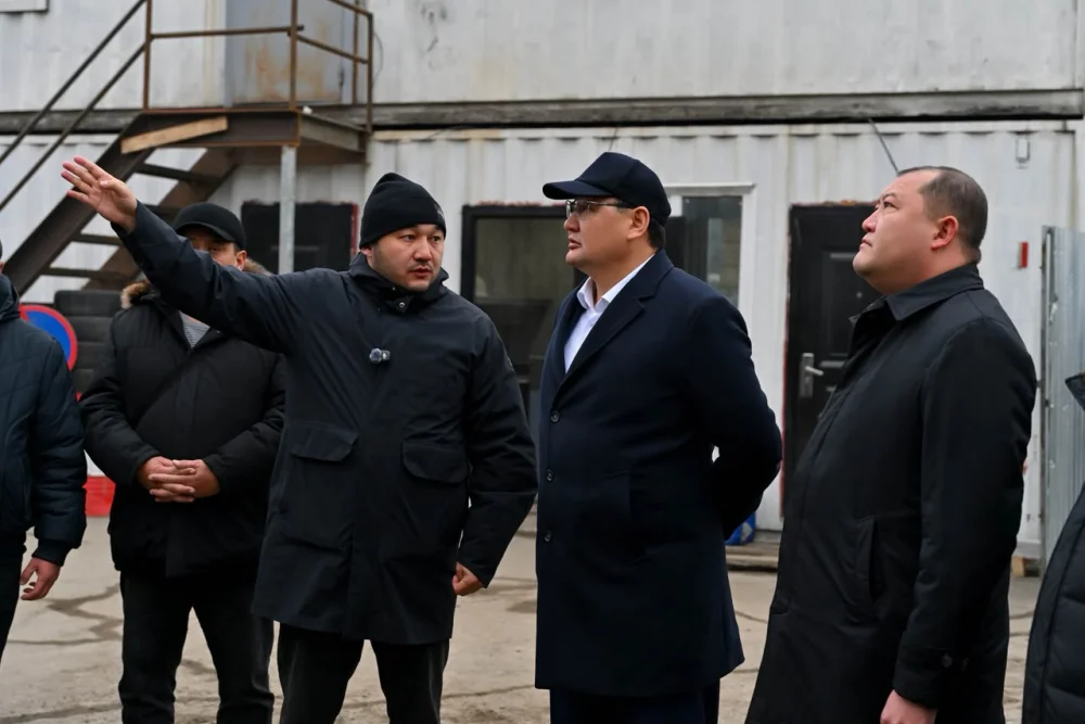 Облыс әкімі мердігерлерге Семей теміржол вокзалының құрылыс қарқынын арттыруды тапсырды — Фотосурет 4