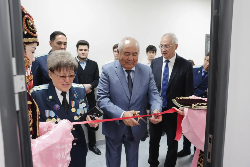 Прокуратура органдарының 35 жылдығы қарсаңында Тараз қаласында «Болашақ прокурор кеңістігі» ашылды — Фотосурет 8