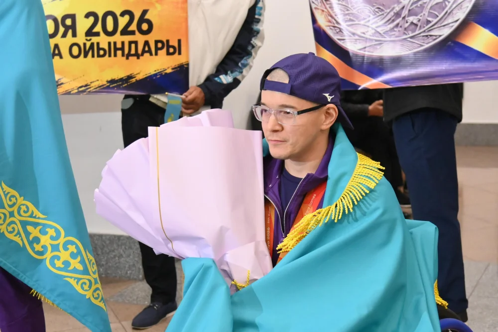 АЗИЯ ПАРА ОЙЫНДАРЫНЫҢ ЖҮЛДЕГЕРЛЕРІН ҚАРСЫ АЛДЫ — Фотосурет 7