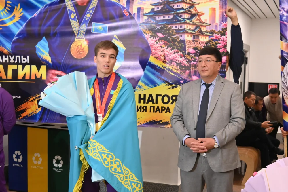 АЗИЯ ПАРА ОЙЫНДАРЫНЫҢ ЖҮЛДЕГЕРЛЕРІН ҚАРСЫ АЛДЫ — Фотосурет 8