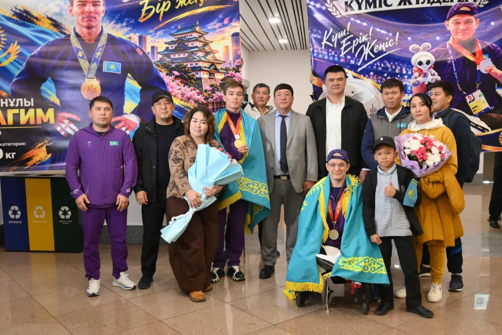 АЗИЯ ПАРА ОЙЫНДАРЫНЫҢ ЖҮЛДЕГЕРЛЕРІН ҚАРСЫ АЛДЫ — Фотосурет 9