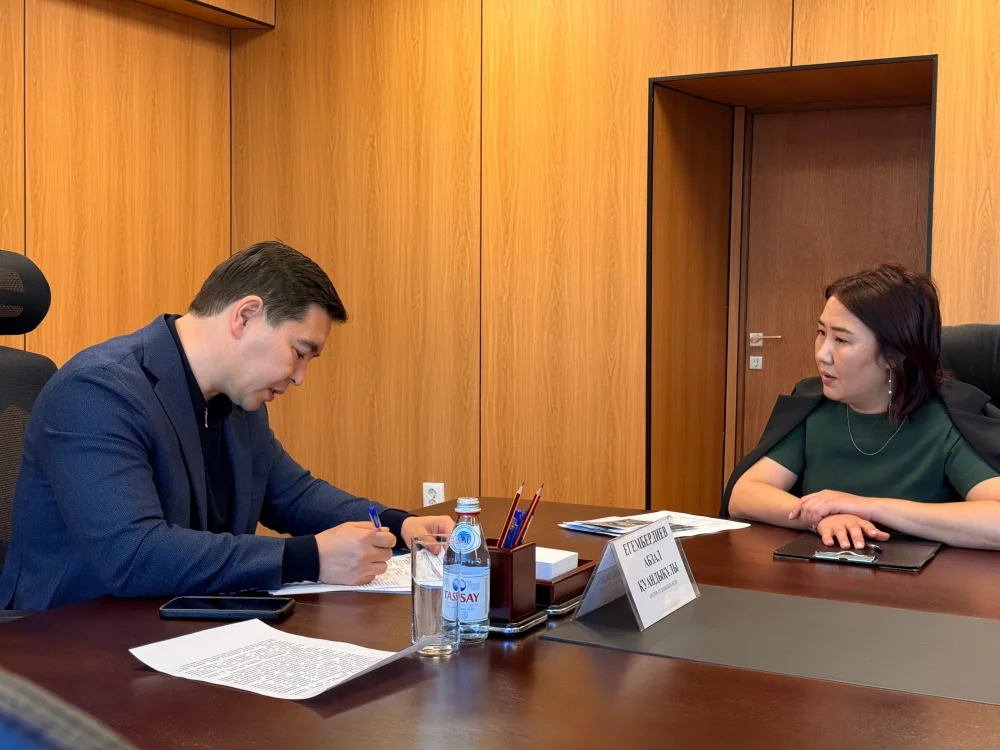 Әуезов ауданының әкімі азаматтарды жеке мәселелері бойынша қабылдады — Фотосурет 4