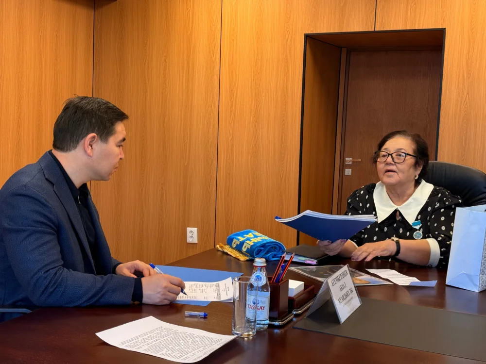 Әуезов ауданының әкімі азаматтарды жеке мәселелері бойынша қабылдады — Фотосурет 7