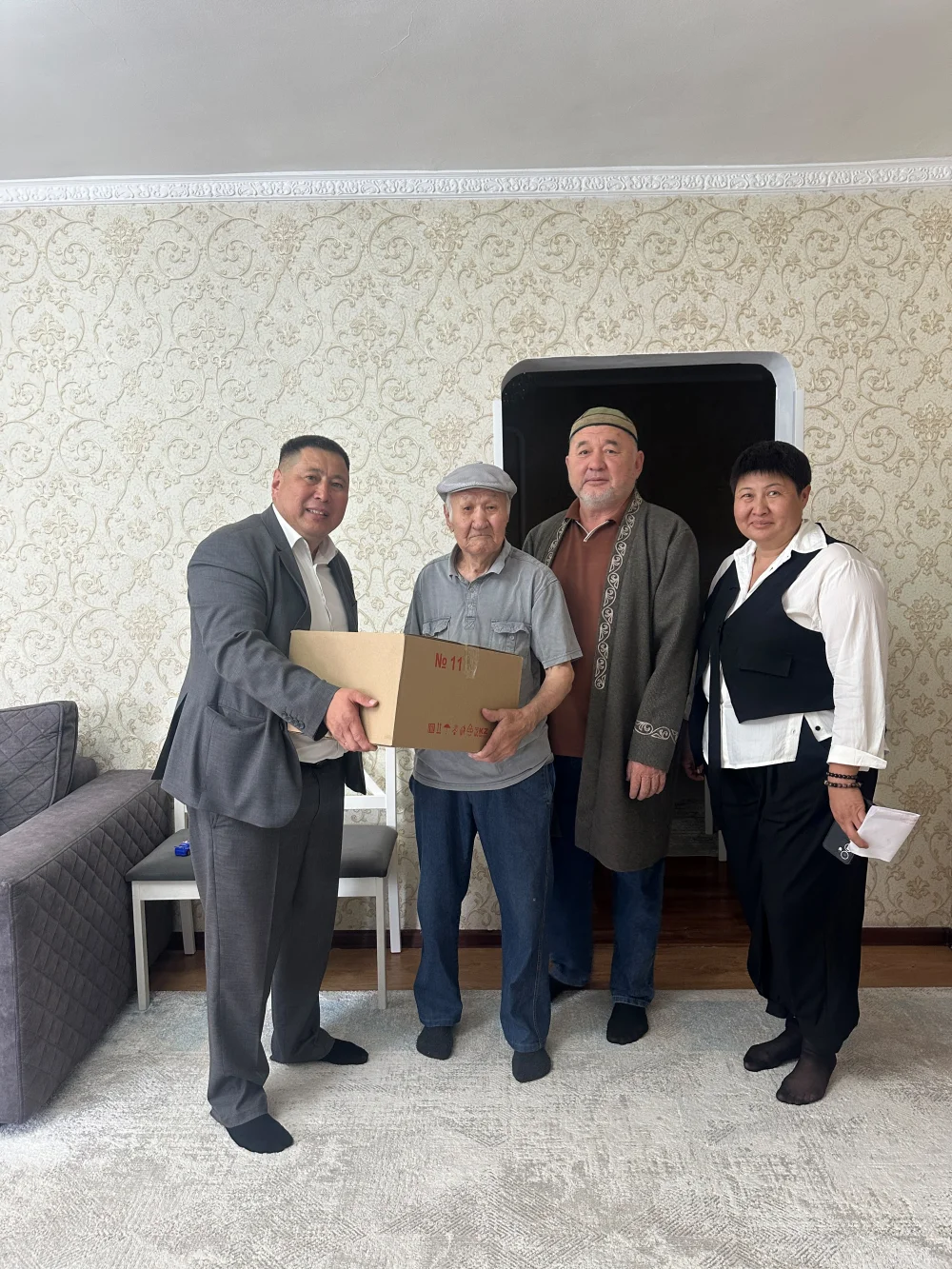 Қарттар күніне орай ауылымыздың ардақты қарияларына құрмет көрсетілді. — Фотосурет 1