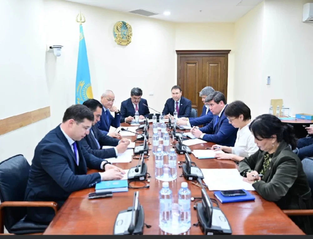 БҚО-ДАҒЫ ӨҢІРЛІК ДАМУ ЖӘНЕ ЭКОЛОГИЯ МӘСЕЛЕЛЕРІ ҚАЗАҚСТАН ХАЛЫҚ КЕҢЕСІНДЕ ҚАРАЛДЫ — Фотосурет 1