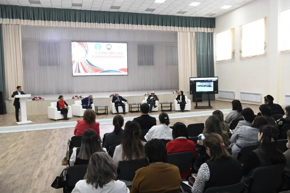 «Ұлттық мінез бен патриотизм көрінісі»: Астанада республикалық ғылыми-тәжірибелік конференция өтті — Фотосурет 8