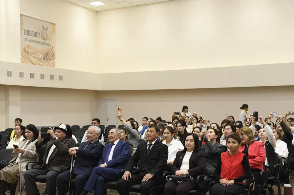 «Ұлттық мінез бен патриотизм көрінісі»: Астанада республикалық ғылыми-тәжірибелік конференция өтті — Фотосурет 10