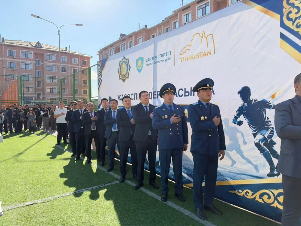ТҮРКІСТАНДА «ЗАҢ МЕН ТӘРТІП» ҚАҒИДАТЫ АЯСЫНДА ЖАСӨСПІРІМДЕР АРАСЫНДА ШАҒЫН ФУТБОЛДАН ЖАРЫС ӨТТІ — Фотосурет 1