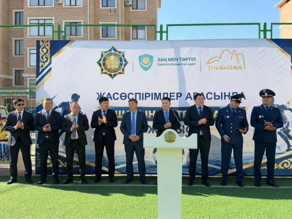 ТҮРКІСТАНДА «ЗАҢ МЕН ТӘРТІП» ҚАҒИДАТЫ АЯСЫНДА ЖАСӨСПІРІМДЕР АРАСЫНДА ШАҒЫН ФУТБОЛДАН ЖАРЫС ӨТТІ — Фотосурет 7
