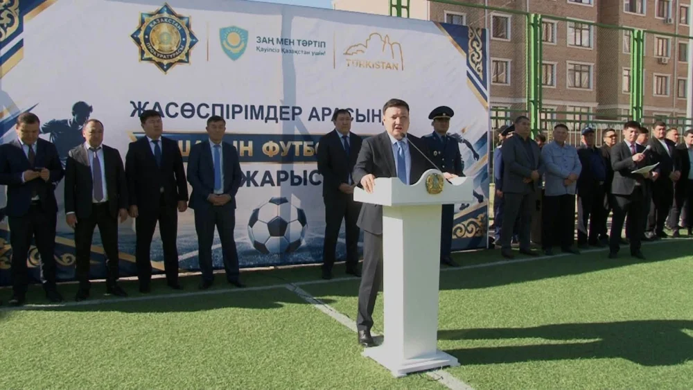 ТҮРКІСТАНДА «ЗАҢ МЕН ТӘРТІП» ҚАҒИДАТЫ АЯСЫНДА ЖАСӨСПІРІМДЕР АРАСЫНДА ШАҒЫН ФУТБОЛДАН ЖАРЫС ӨТТІ — Фотосурет 3