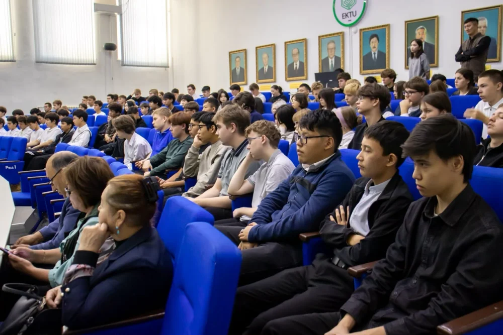 ШҚО-да 100-ге жуық студентке есірткі қаупі мен киберқылмыс туралы ескертілді — Фотосурет 1