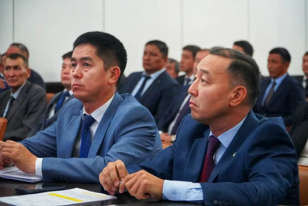 БӘЙДІБЕК: АППАРАТТЫҚ МӘЖІЛІСТЕ ЭЛЕКТРМЕН ҚАМТУ ЖӘНЕ СУ ТАСҚЫНЫНЫҢ АЛДЫН АЛУ МӘСЕЛЕЛЕРІ ҚАРАЛДЫ — Фотосурет 5