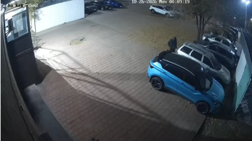 Қарағандыда бейнебақылау камерасы көліктен жасалған ұрлықты ашуға көмектесті