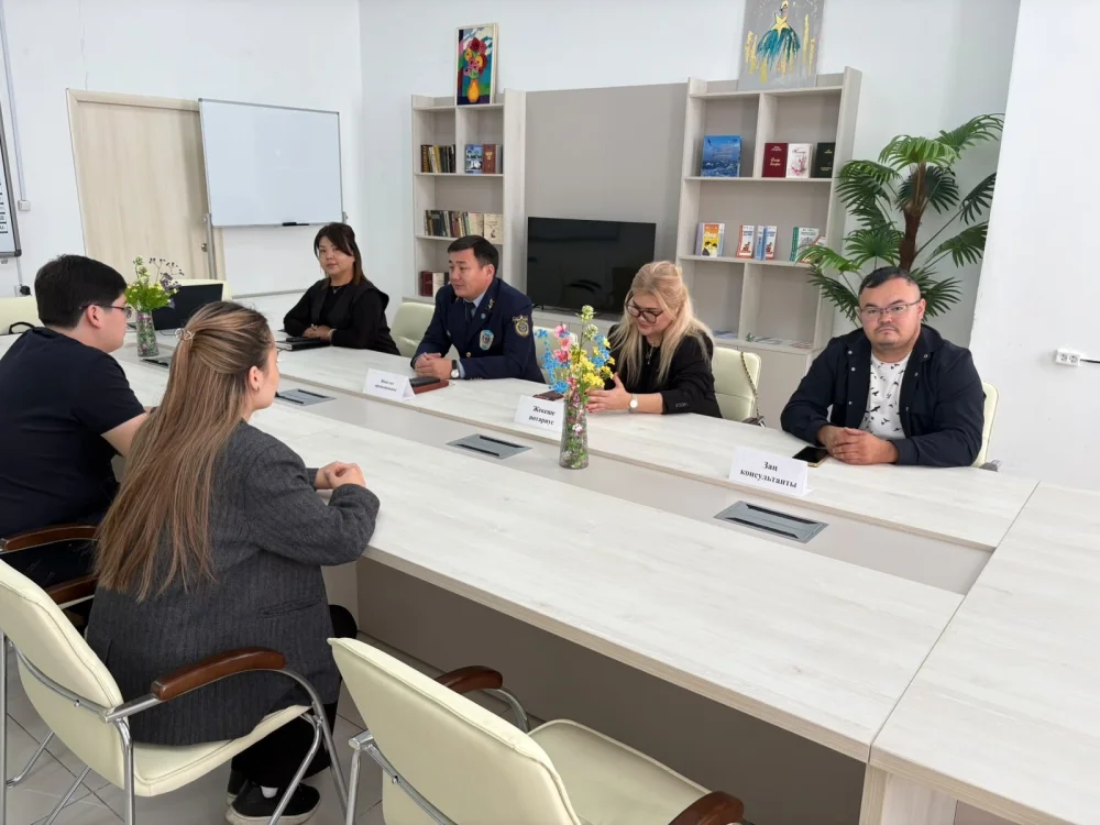 Маңғыстау облысы Әділет департаменті «Жанұя» отбасын қолдау орталығымен бірлесіп азаматтарға арналған «Тегін заң көмегі» акциясын ұйымдастырды — Фотосурет 3