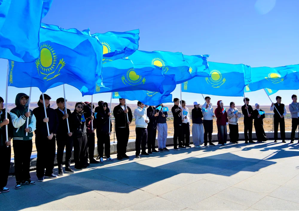 КЕНТАУДА РЕСПУБЛИКА КҮНІНЕ ОРАЙ МЕМЛЕКЕТТІК ТУ КӨТЕРУ РӘСІМІ ӨТТІ — Фотосурет 1