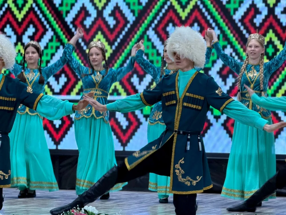 ШҚО-да «Мейірім» қайырымдылық акциясы аясында «Үміт» балалары үшін концерт өтті — Фотосурет 7