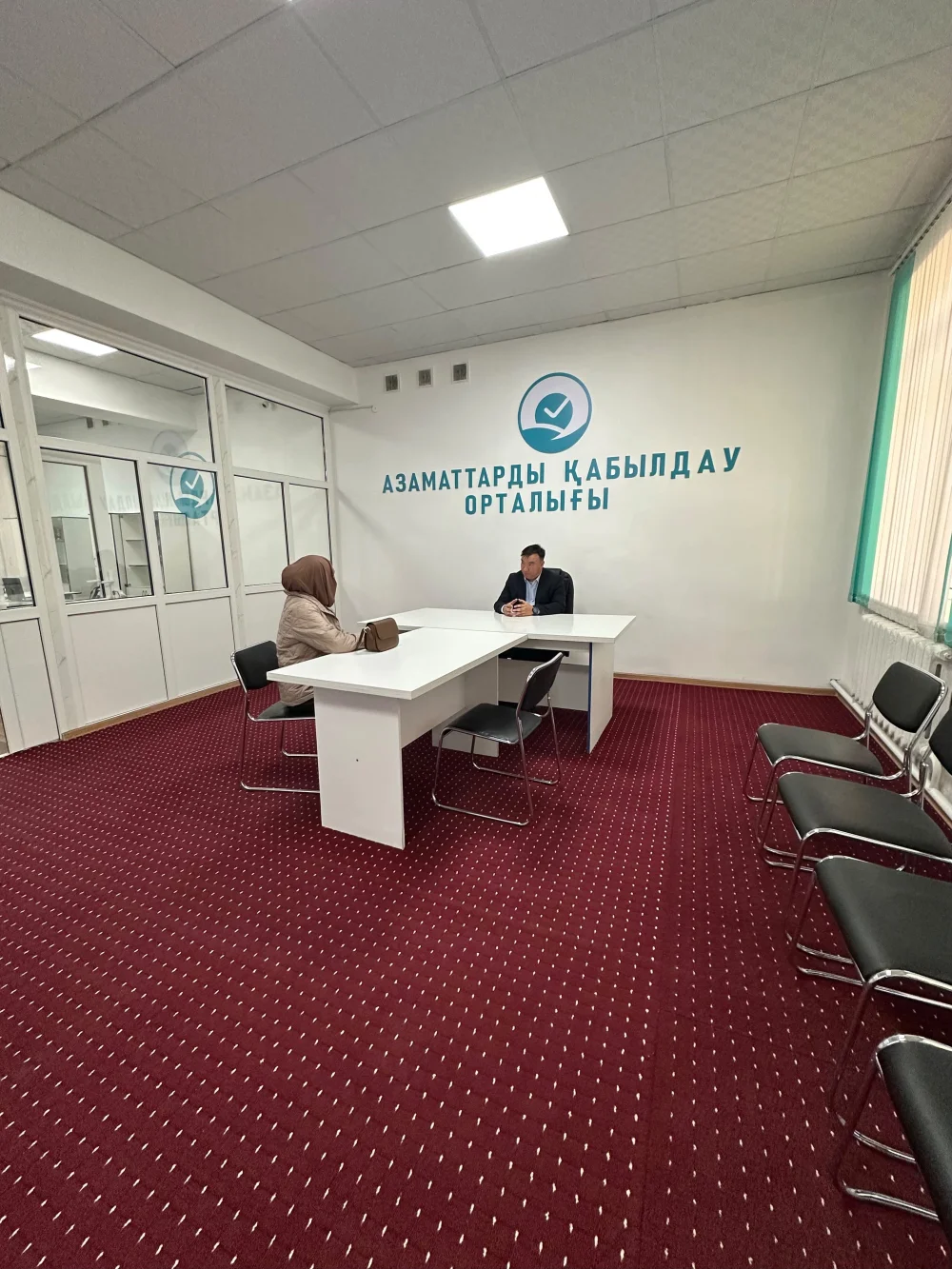 ҮШАРАЛ ҚАЛАСЫНЫҢ ӘКІМІ ҚАЛА ТҰРҒЫНДАРЫН ЖЕКЕ МӘСЕЛЕЛЕРІ БОЙЫНША ҚАБЫЛДАДЫ